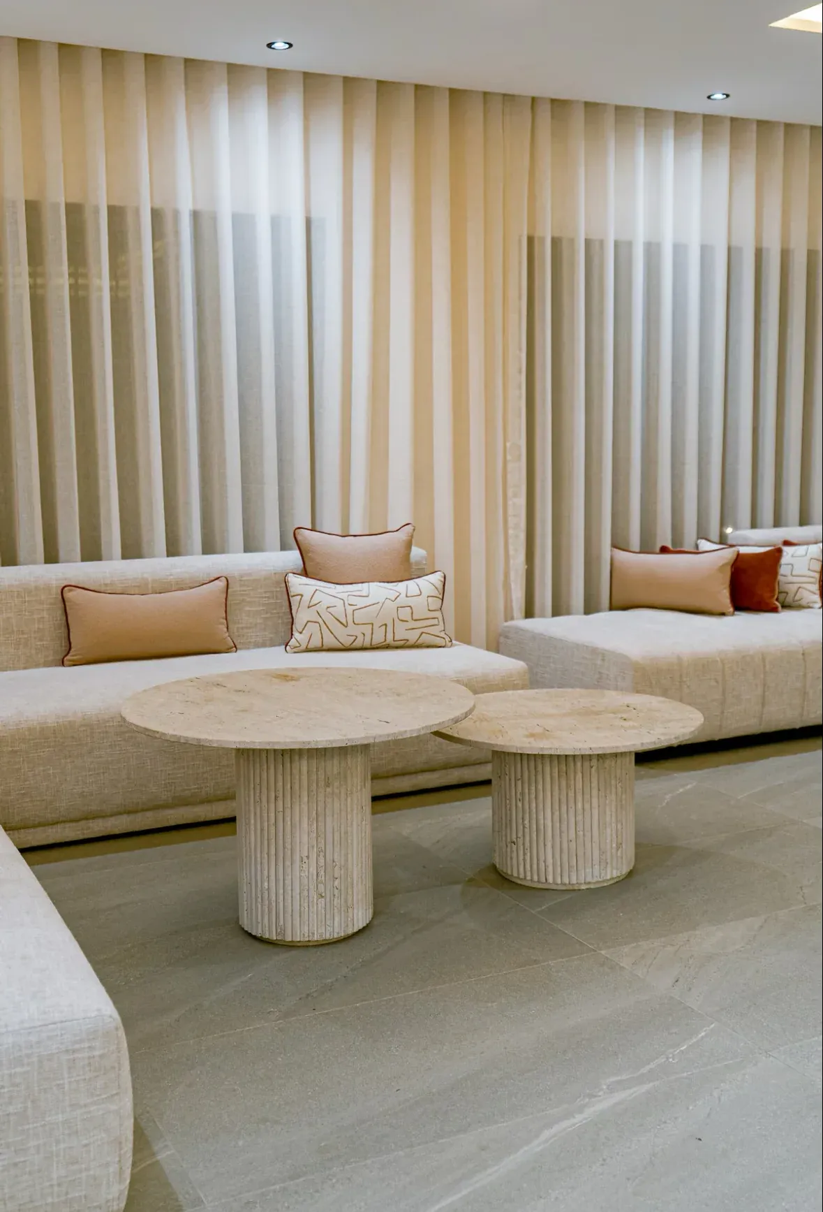 Villa Contemporaine Haut Standing sur 1000 m² – Piscine Design – Image 9