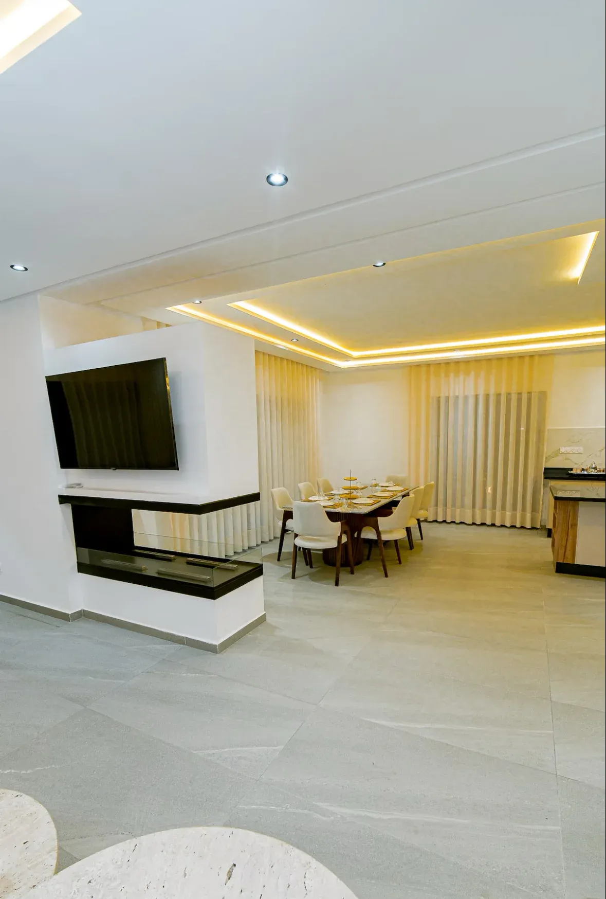 Villa Contemporaine Haut Standing sur 1000 m² – Piscine Design – Image 8