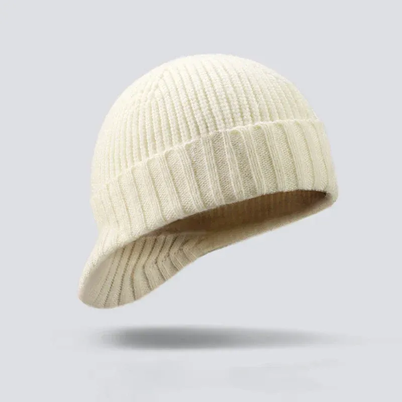 Bonnet Femme Hiver en Laine Doux avec Visière - SoftShield – Image 7