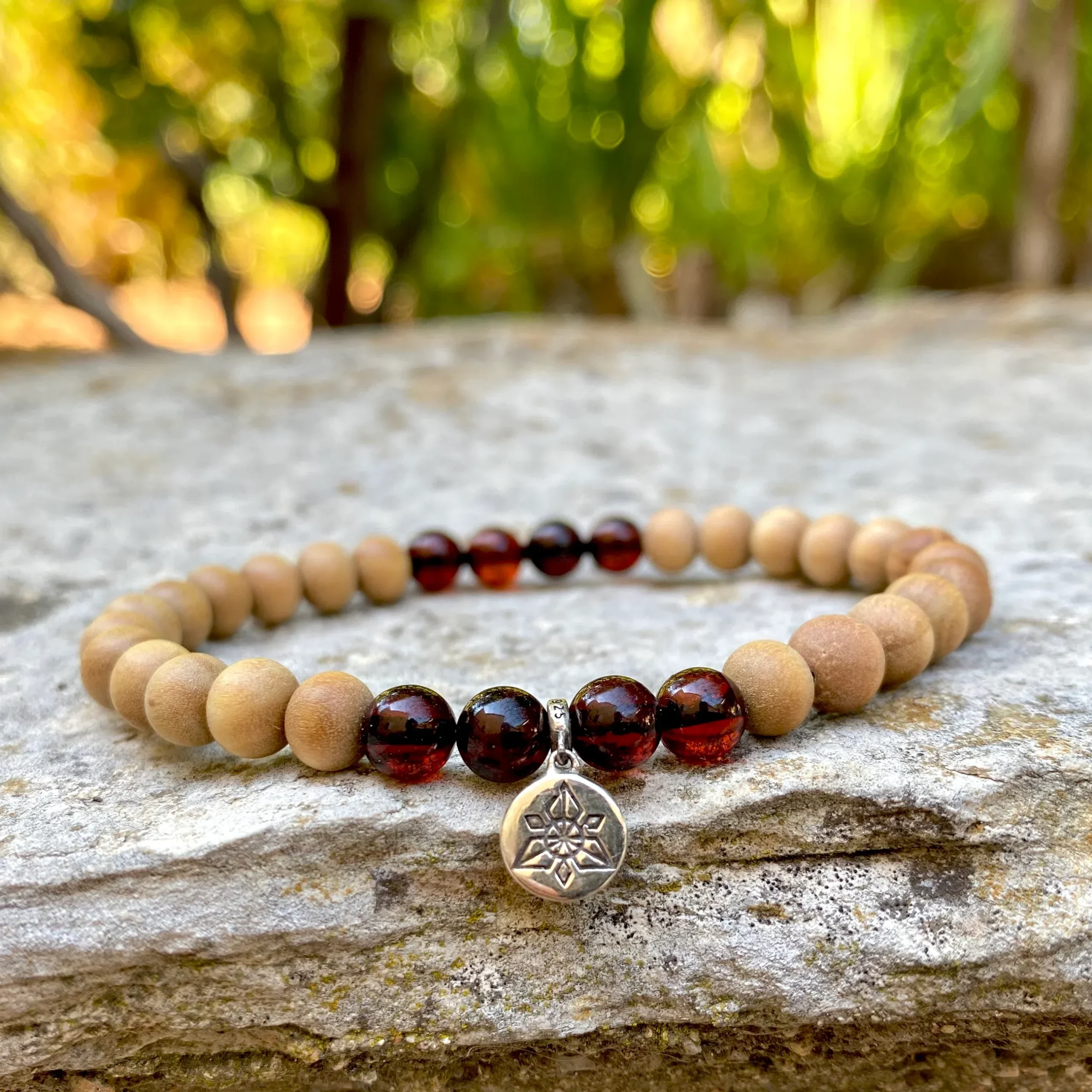 Bracelet Premium « Positivité & Bien-être » Ambre Cerise et Bois de Santal - 6 mm