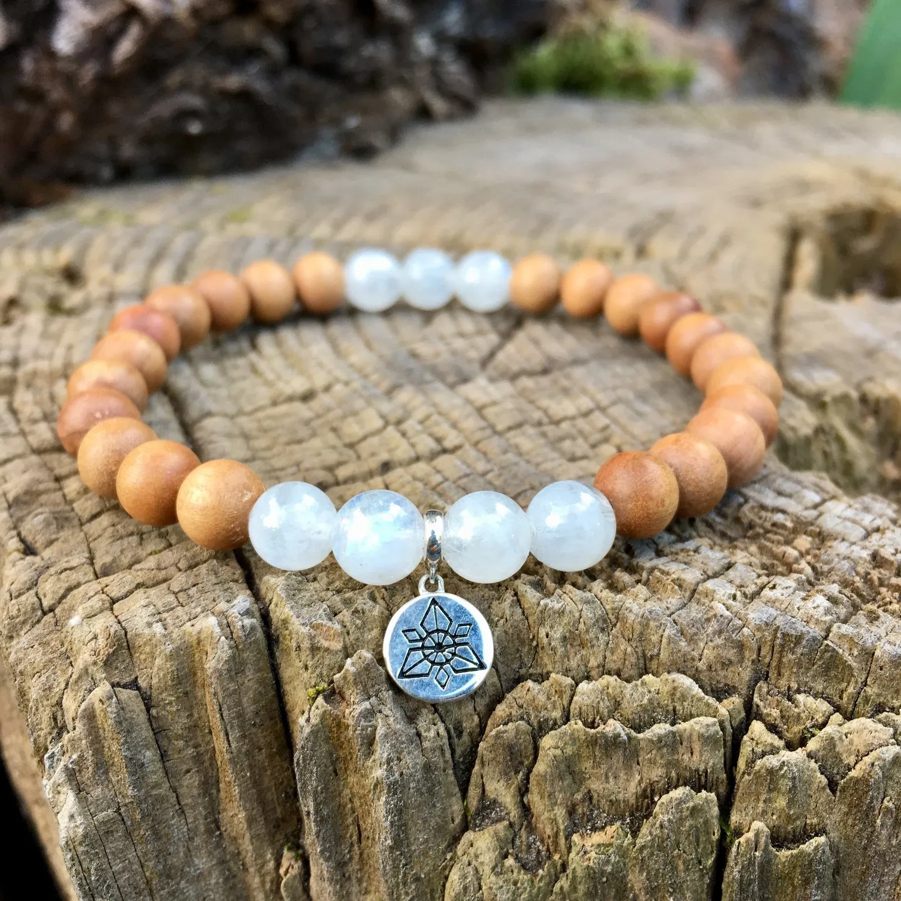 Bracelet Premium « Bien-être et Féminité » Pierre de Lune et Bois de Santal - 6 mm
