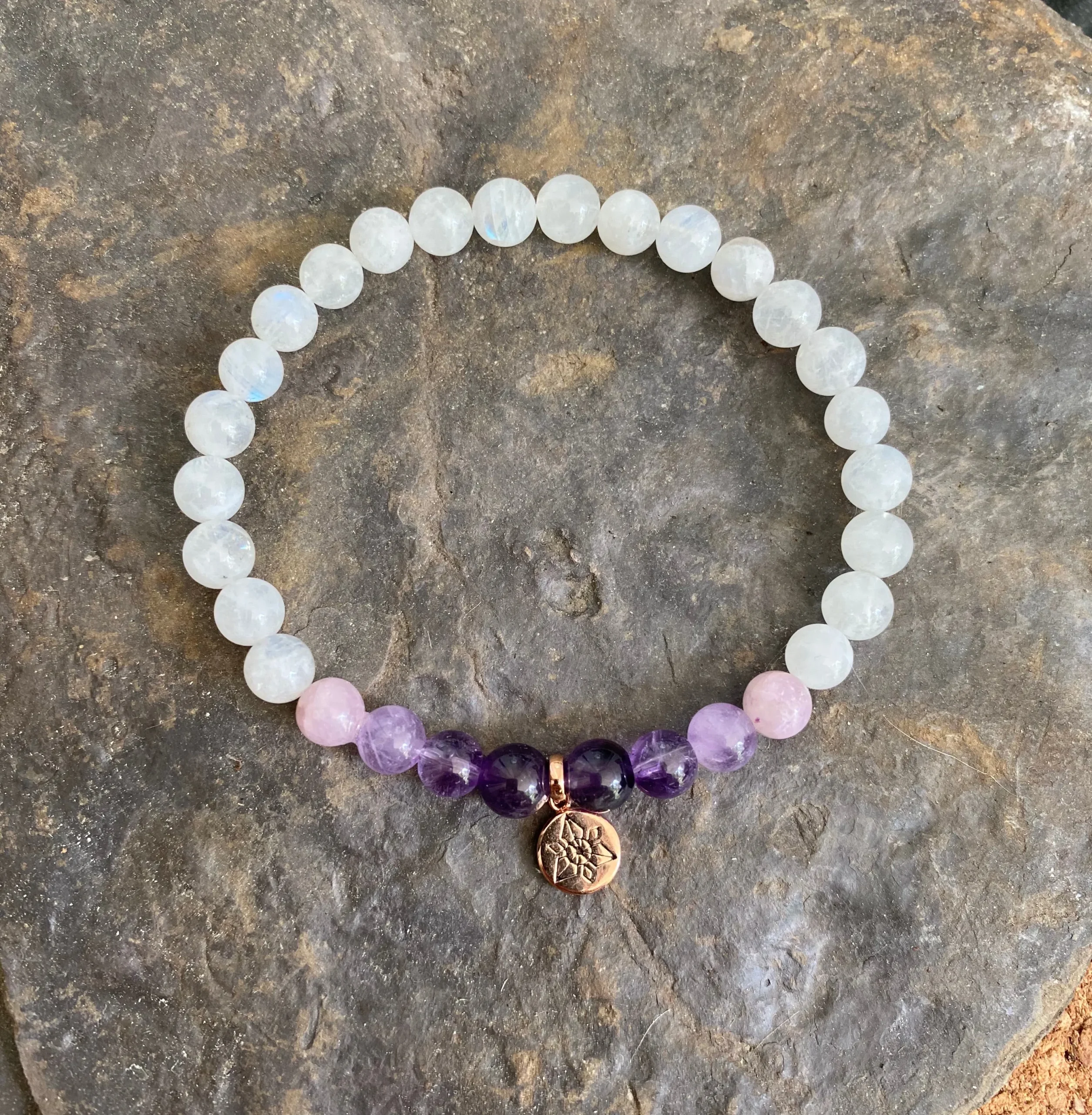 Bracelet Nuance « Anti-Stress » Améthyste, Kunzite et Pierre de lune - Or Rose 18k - 6 mm – Image 2